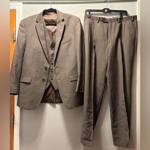 Ralph Lauren Men's Light Brown 3 piece 100% Wool Suit 42R